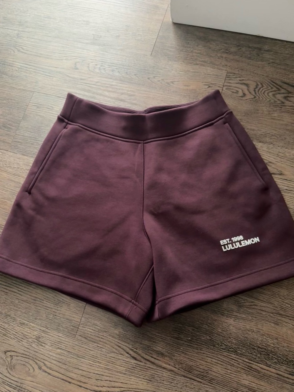 Lululemon Oversized Fleece Sweatshorts
Black Cherry